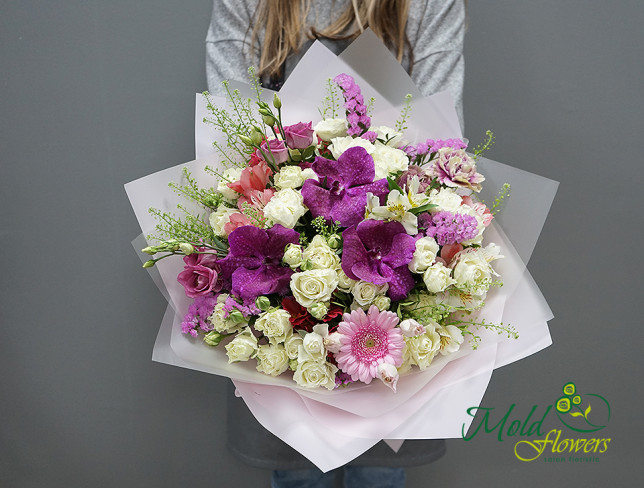 Bouquet with white roses and Vanda orchid photo